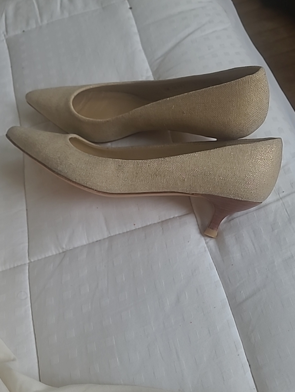 Stuart Weitzman Elegant Women's CreamGold Pointed-Toe Kitten Heel Pumps Size 7 M